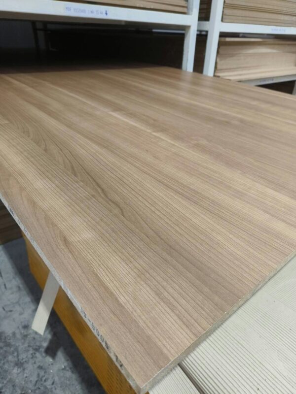 ไม้อัด MDF ปิดผิวเมลามีน ลายCappucino 5005 ผิวเสี้ยน สีลายไม้ 2 หน้า (1.22x2.44) - Image 3