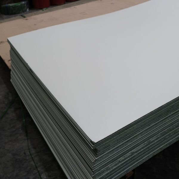 ไม้อัด HMR ปิดผิวเมลามีนขาว 2 หน้า (1.22mx2.44m) - Image 2