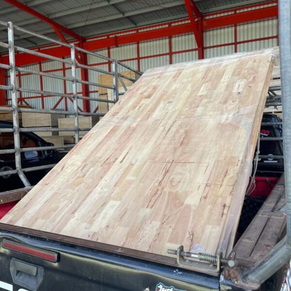 ไม้พาราจ๊อยอัดประสาน เกรด SC ต่อฟันปลา (FJ) (1.22m x 2.44m)