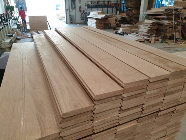 ไม้พื้น Solid Oak Wood Flooring