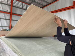 ไม้อัด Veneer HMR (3.2mmx1.22mx2.44m)