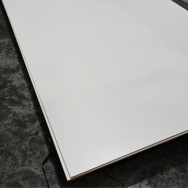 ไม้อัด MDF ปิดผิวเมลามีนขาว ผิวละเอียด 2 หน้า (1.22mx2.44m) - Image 2