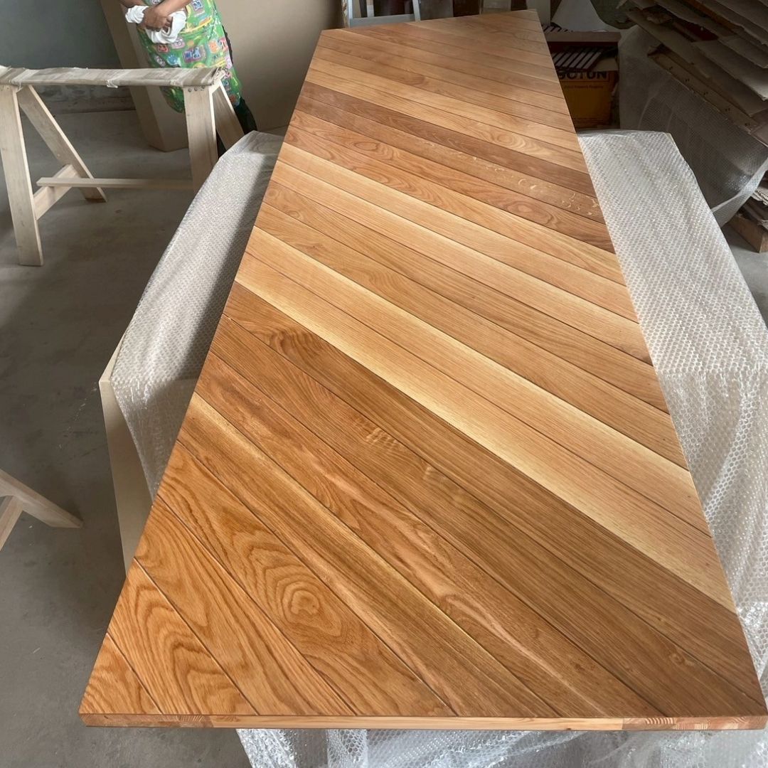 ประตูไม้ไวท์โอ๊ค มะค่า ความหนาผิว 3mm ลายเฉียง/เฉียงวี/chevron/AB-02