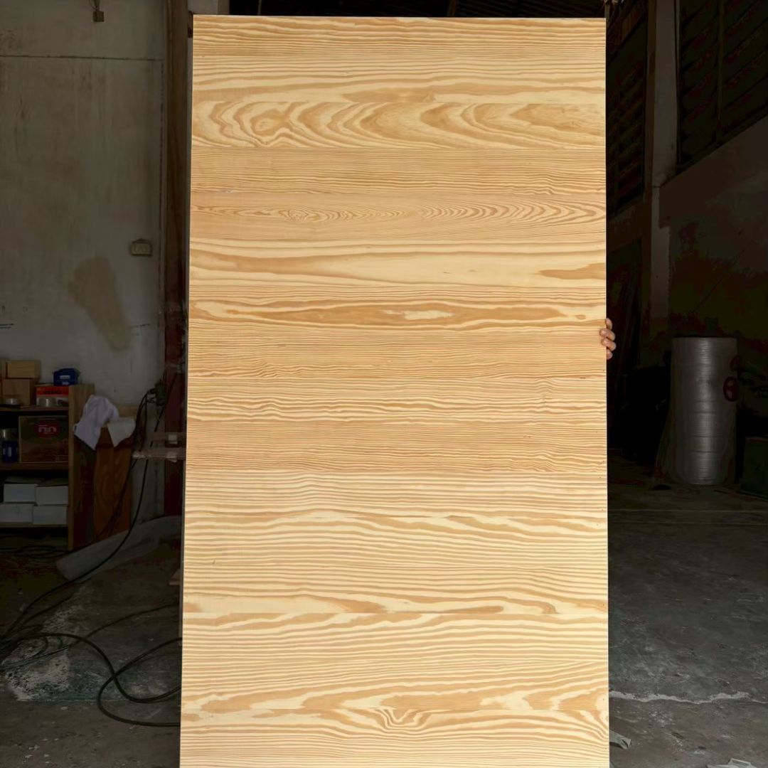 ประตูไม้สนเมกาไม่มีตา ความหนาผิว 3mm ลายนอน/ตั้ง/portland