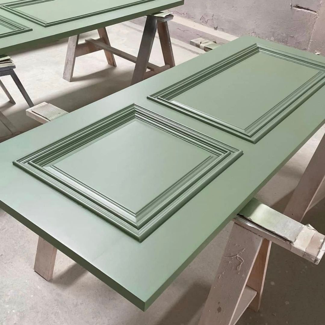 ประตูไม้ยางพารา 2,3,4 ฟัก เสริมคิ้ว ทำสี