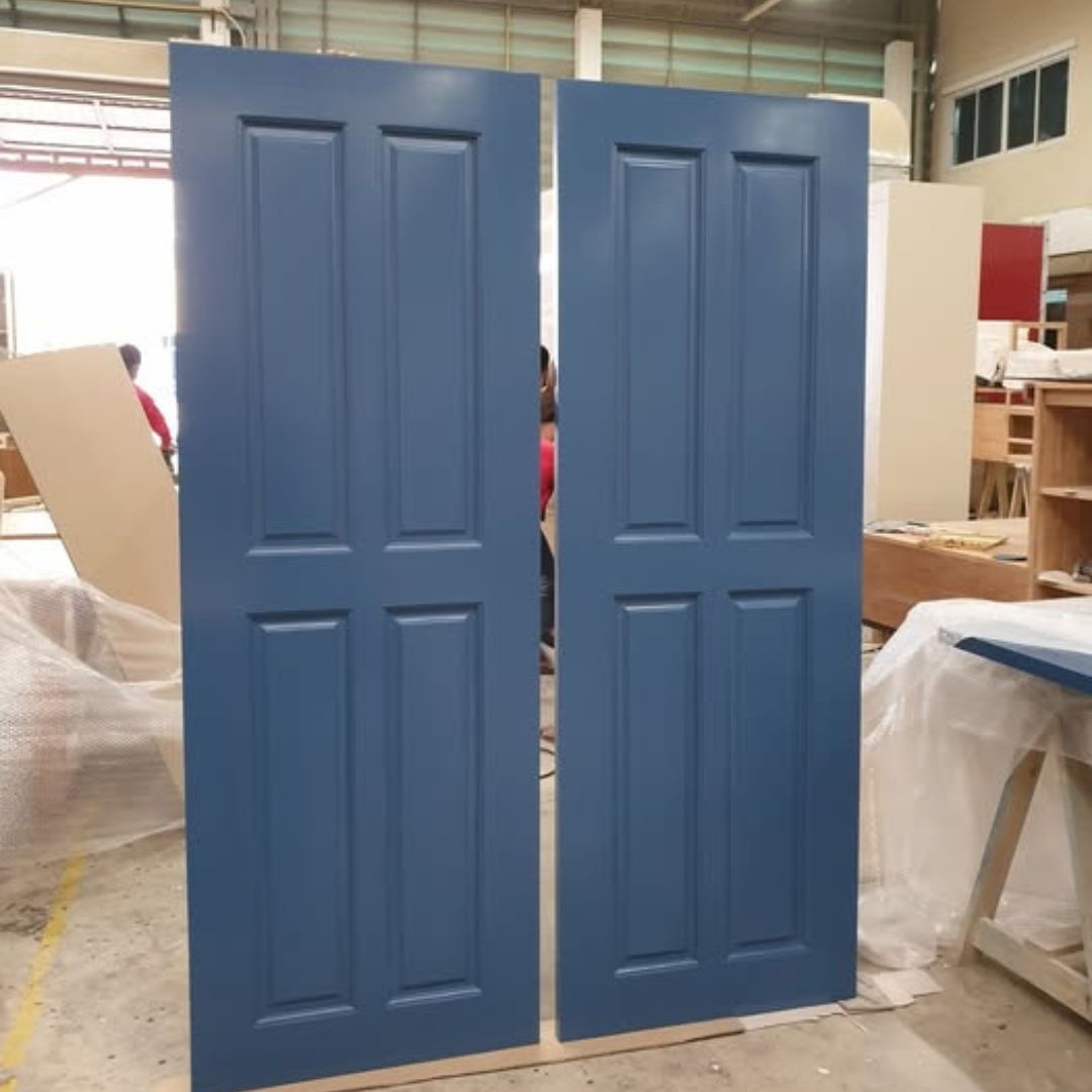 ประตูไม้ยางพารา 2,3,4 ฟัก ไม่เสริมคิ้ว ทำสี