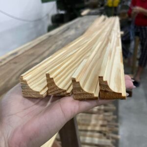 ไม้คิ้วสน USA  คิ้วครอบมุม เว้า
