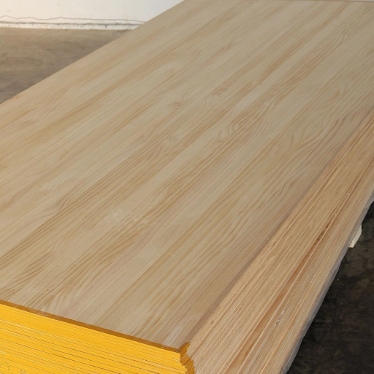 ไม้สนเรดิเอต้าอัดประสาน