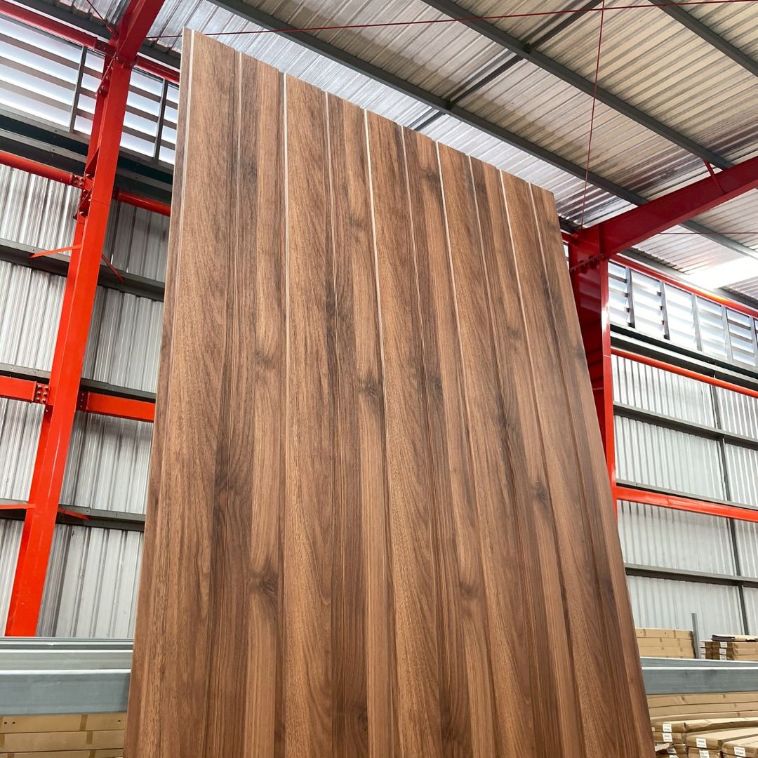 WPC PANEL ไม้ฝา 4" เว้นร่อง รหัส 228 EM212 (วอลนัท ธรรมชาติ) ขนาด 9x200x2900mm - Image 2