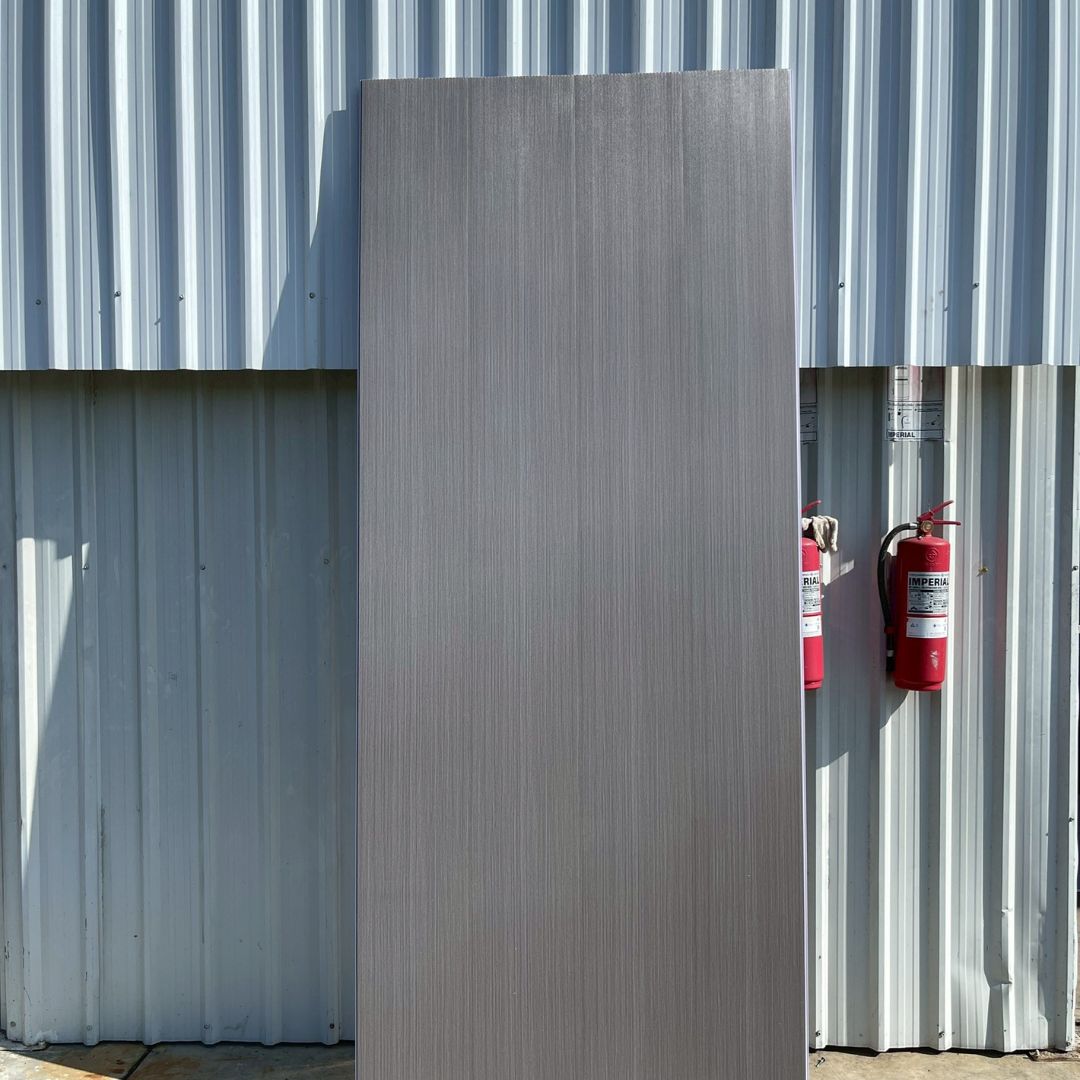 PVC PANEL แบบเรียบ รหัส PVC3002 804703-8 (เทาเข้ม ลายเส้น) แบบเรียบ 8mmx300mmx2900mm - Image 2