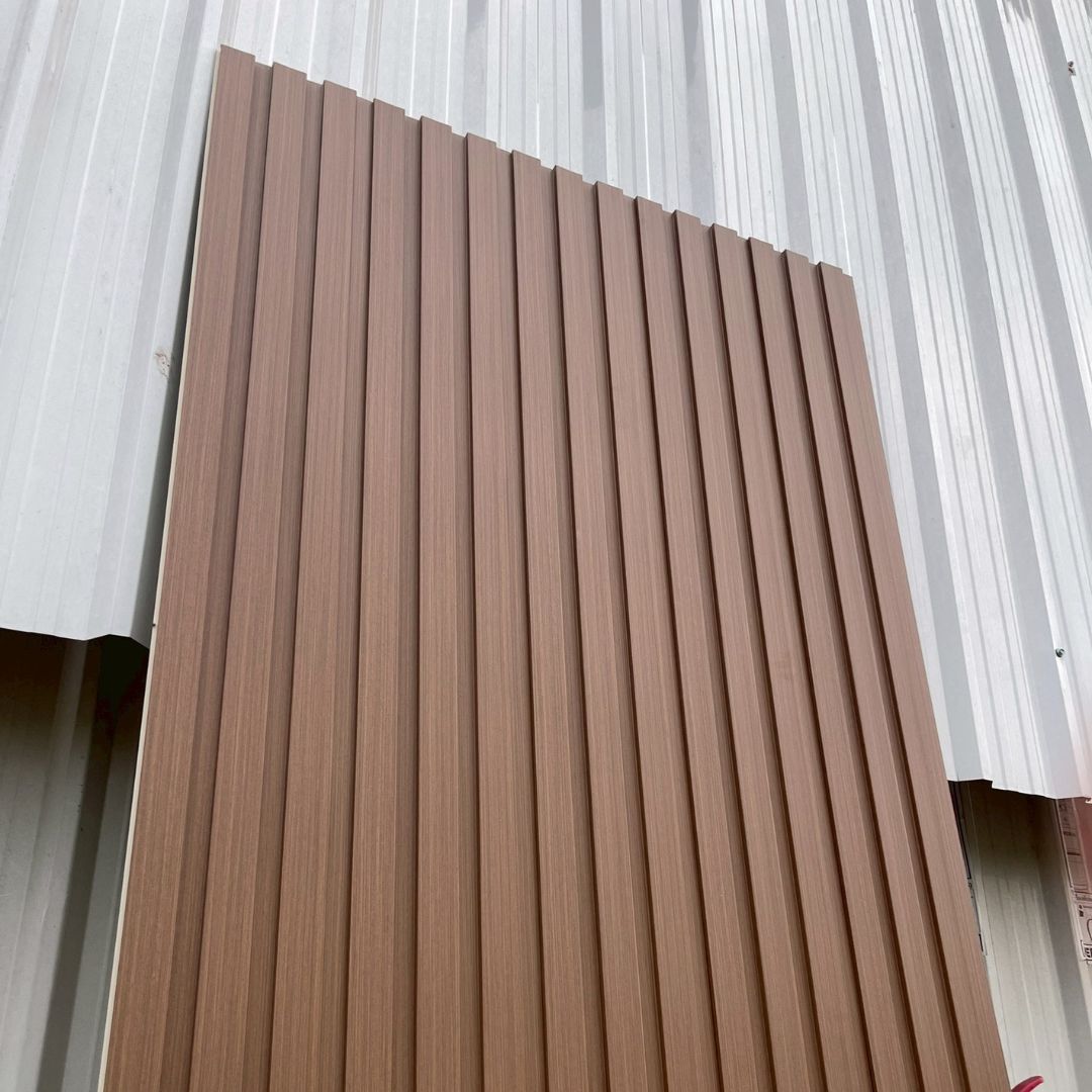 WPC PANEL 3 ร่องตื้น รหัส 322 สี วอลนัท ลายเส้น ขนาด 12x200x2900mm - Image 2