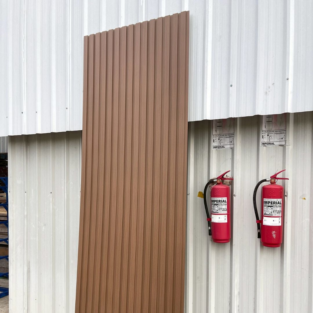 WPC PANEL 3 ร่องตื้น รหัส 322 สี วอลนัท ลายเส้น ขนาด 12x200x2900mm - Image 3