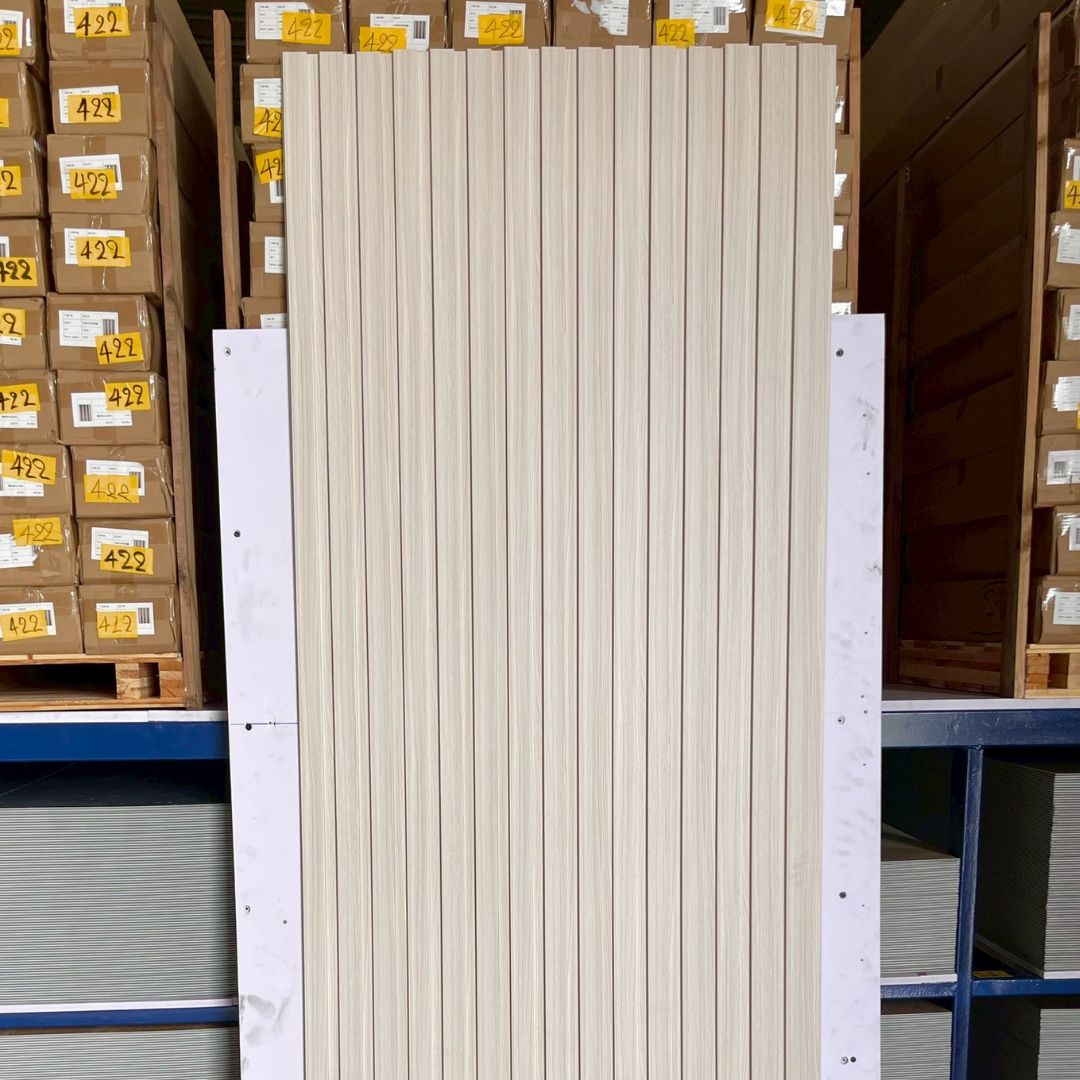 WPC PANEL 3 ร่องตื้น รหัส 317 สี โอ๊ค ลายเส้น/2 ขนาด 12x200x2900mm - Image 3