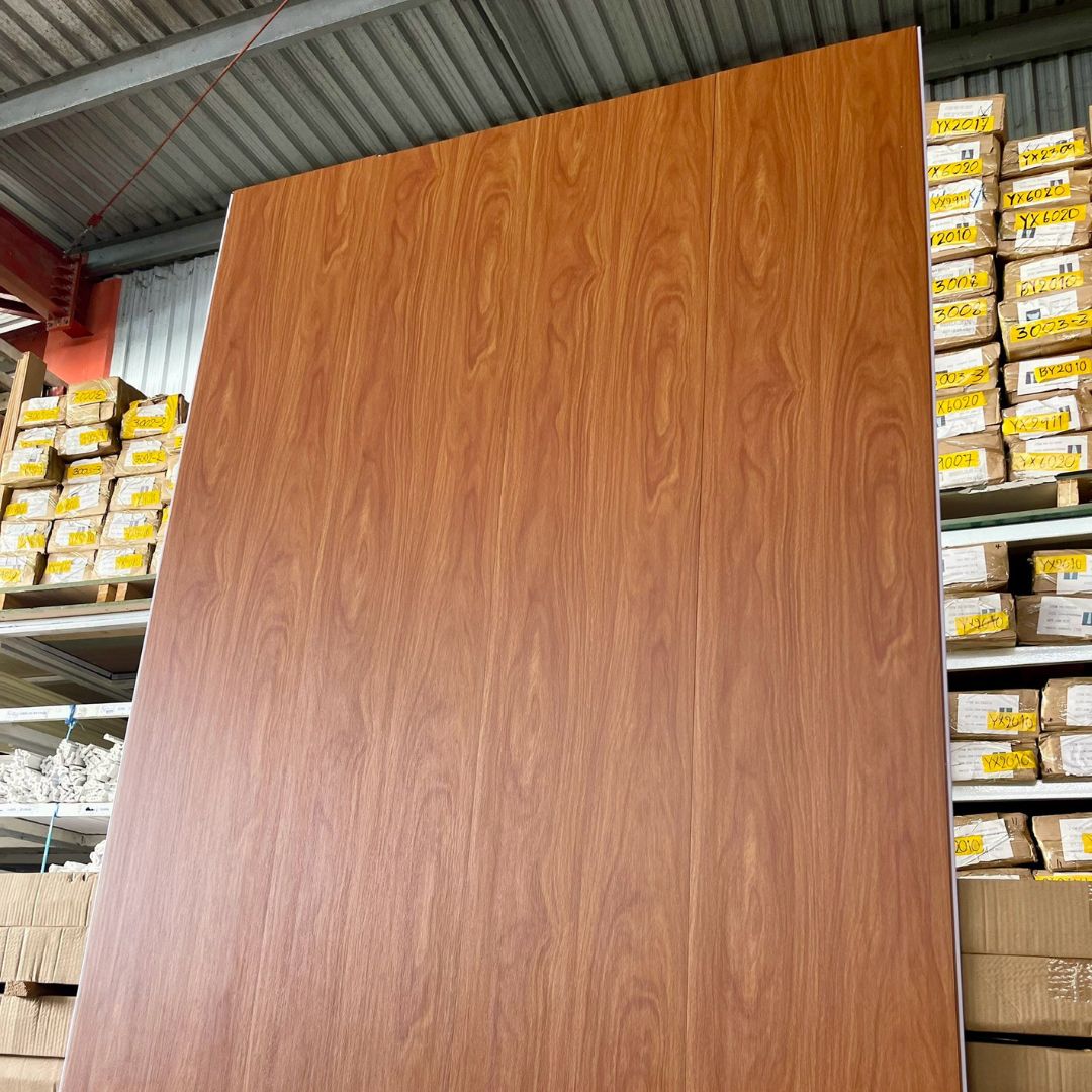 PVC PANEL แบบเรียบ รหัส PVC3020 68306-7 (ไม้แดง) แบบเรียบ 8mmx300mmx2900mm - Image 4