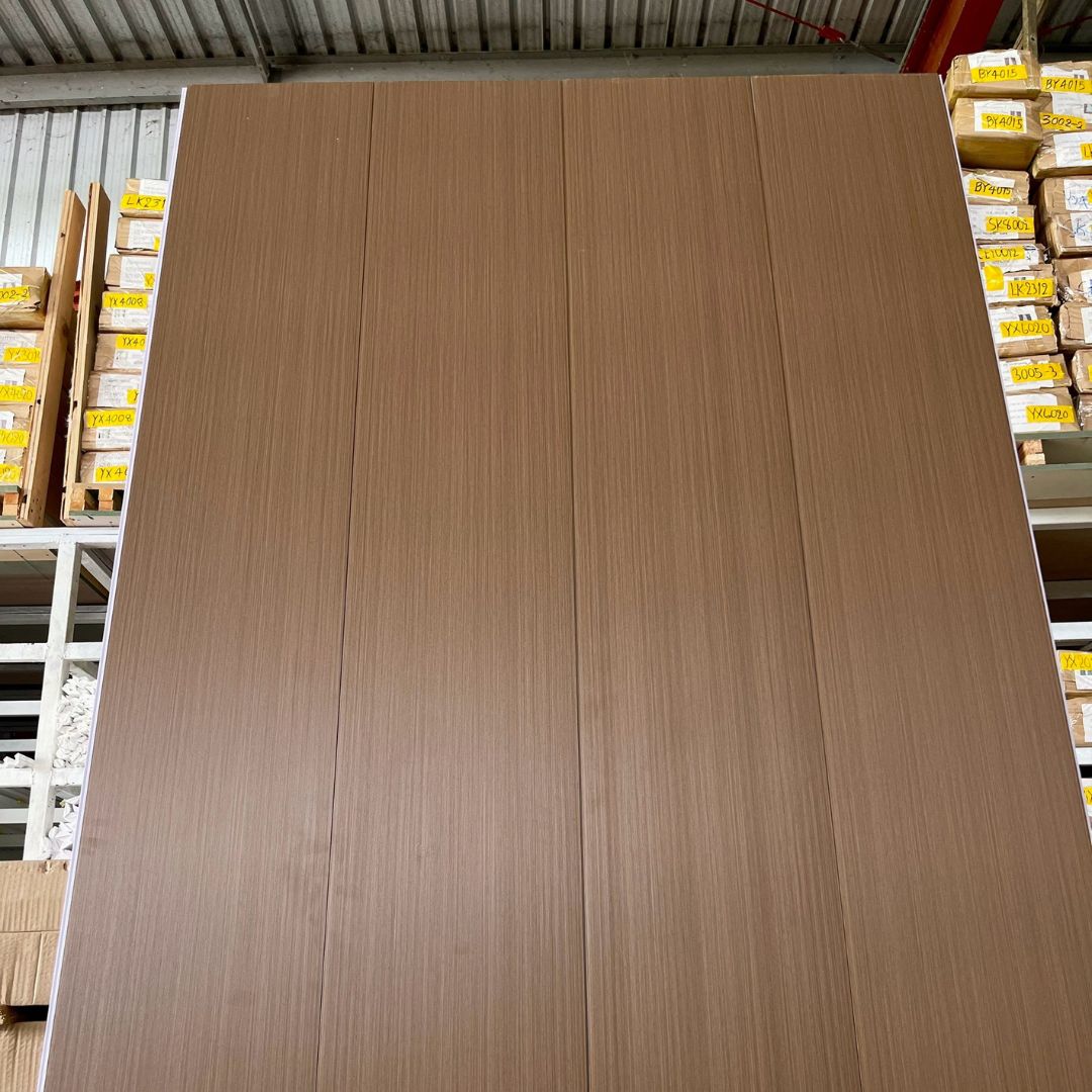PVC PANEL แบบเรียบ รหัส PVC3022 804707-26 (วอลนัท ลายเส้น) แบบเรียบ 8mmx300mmx2900mm - Image 2